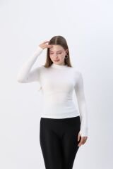 Kadın Beyaz Yarım Boğazlı Yarım Balıkçı Yaka Parmak Detaylı Penye Body Bluz Beyaz - S
