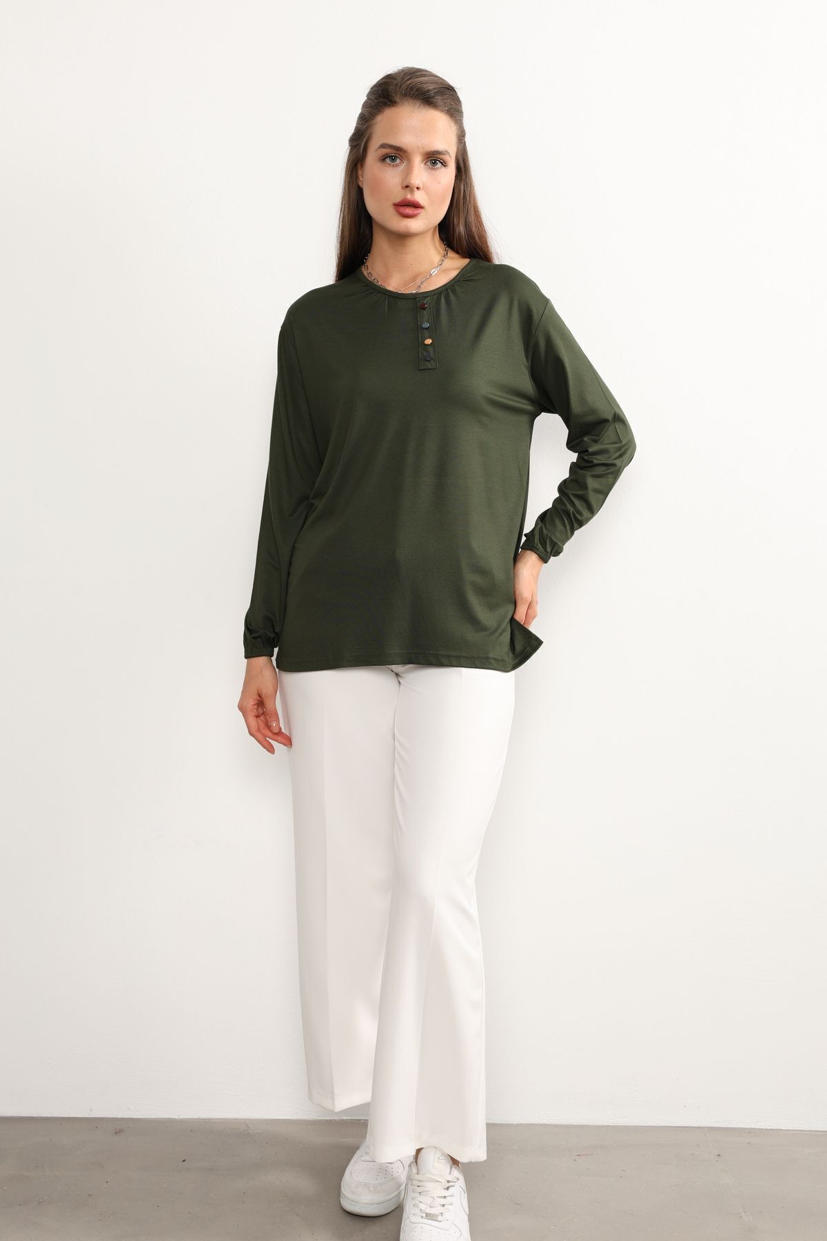 Kadın Likralı Orta Yaş Ve Üzeri Dört Mevsim Yeşil Anne Penye Bluz Düğme Desenli Lastikli Kol Haki - M