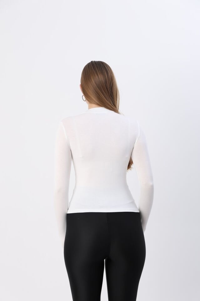Kadın Beyaz Yarım Boğazlı Yarım Balıkçı Yaka Parmak Detaylı Penye Body Bluz Beyaz - S