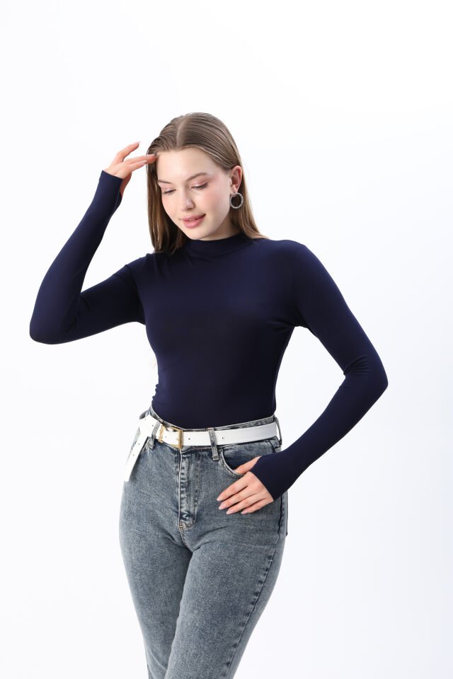 Kadın Beyaz Yarım Boğazlı Yarım Balıkçı Yaka Parmak Detaylı Penye Body Bluz Lacivert - M