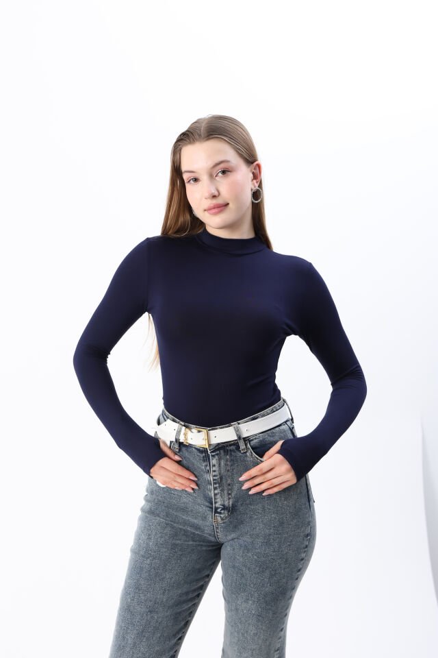 Kadın Beyaz Yarım Boğazlı Yarım Balıkçı Yaka Parmak Detaylı Penye Body Bluz Lacivert - L