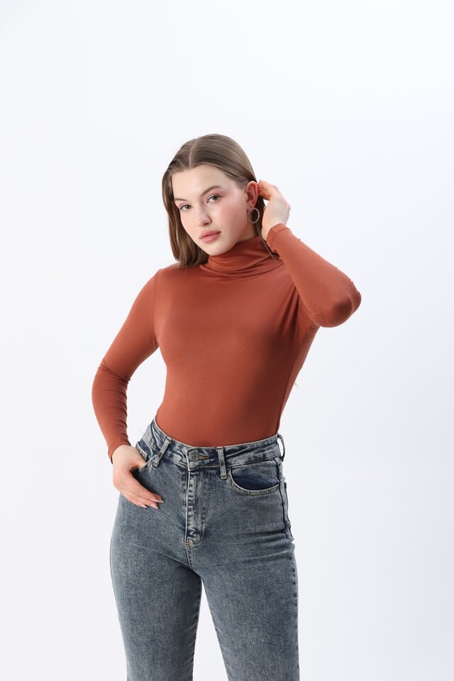 Kadın Beyaz Yeni Sezon Tam Boğazlı Balıkçı Yaka Penye Body Bluz Kahverengi - S