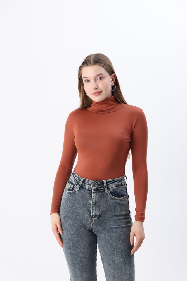 Kadın Beyaz Yeni Sezon Tam Boğazlı Balıkçı Yaka Penye Body Bluz Kahverengi - L